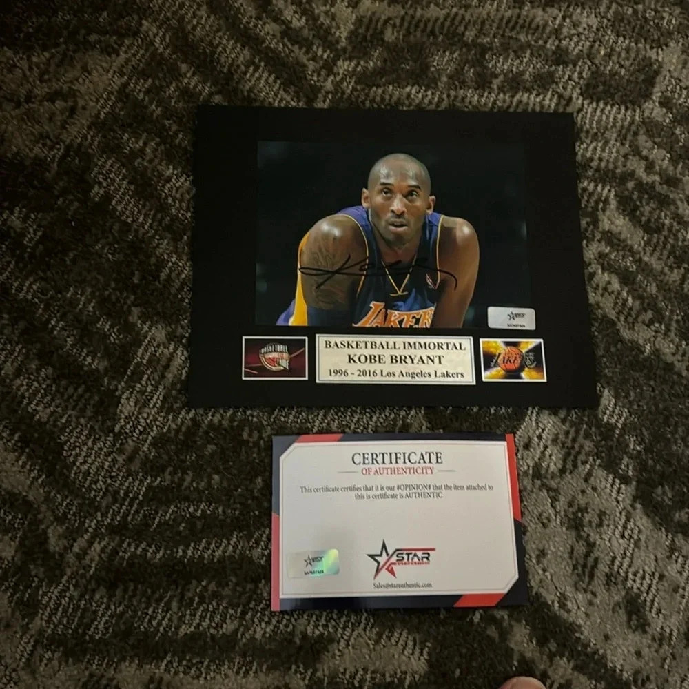 Kobe Bryant Los Angeles Lakers signed photo